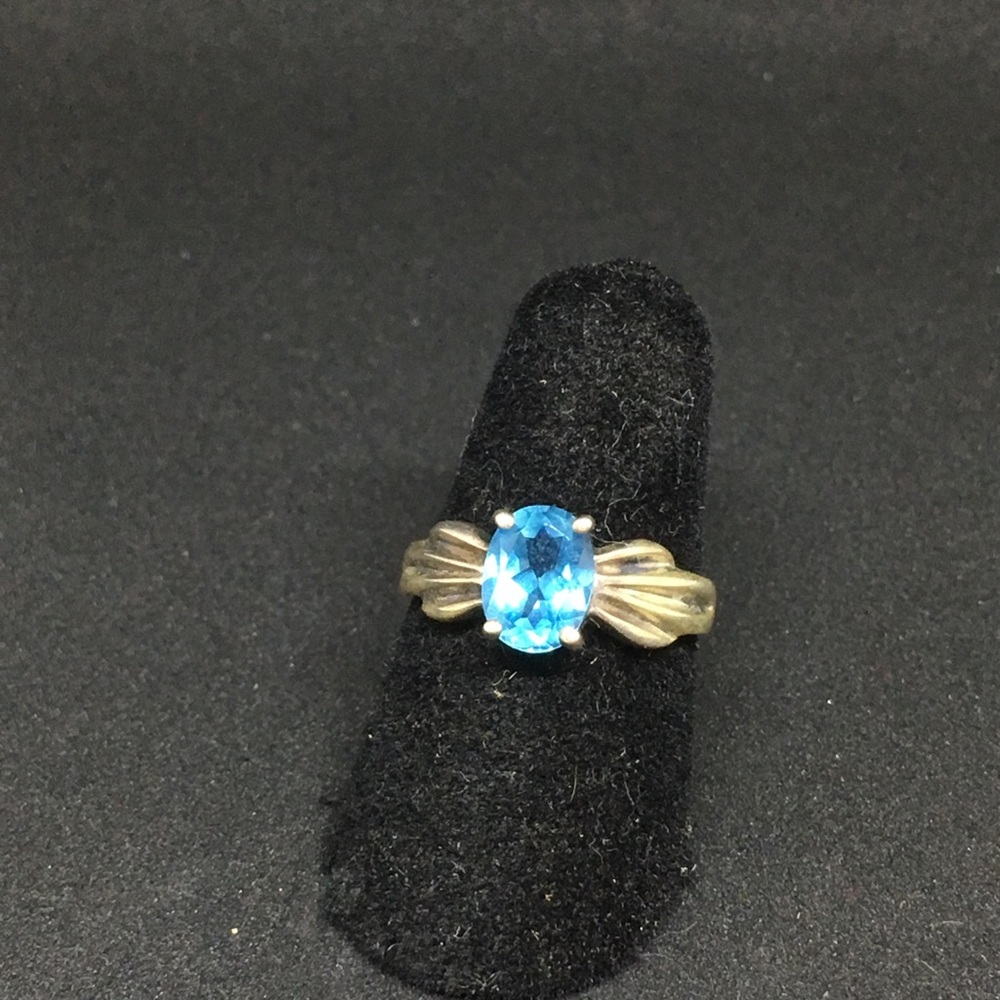 Sterling silver ring blue topaz size 6 1/2